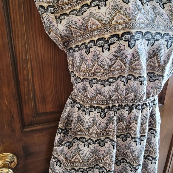 Hippy Rose Mini Dress with Pockets Sz XS P2P 17 L 17 - Picture 4 of 7